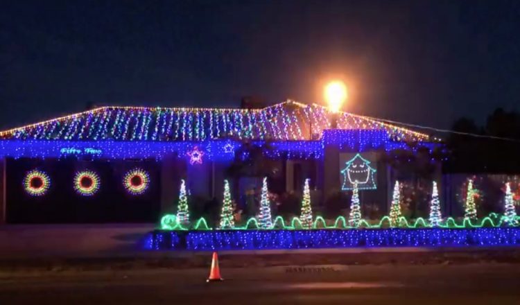 Epic Christmas Lights Synchronized to AC/DC Thunderstruck